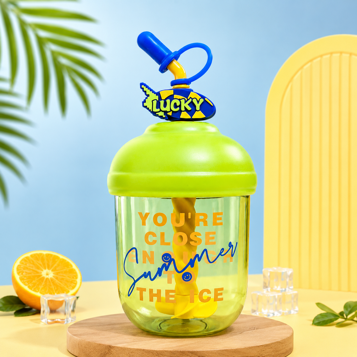 Sipper Cup with Twisted Straw & Spill-Resistant Lid 600 ml Plastic Sipper