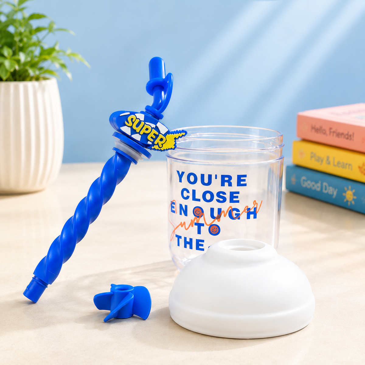 Sipper Cup with Twisted Straw & Spill-Resistant Lid 600 ml Plastic Sipper