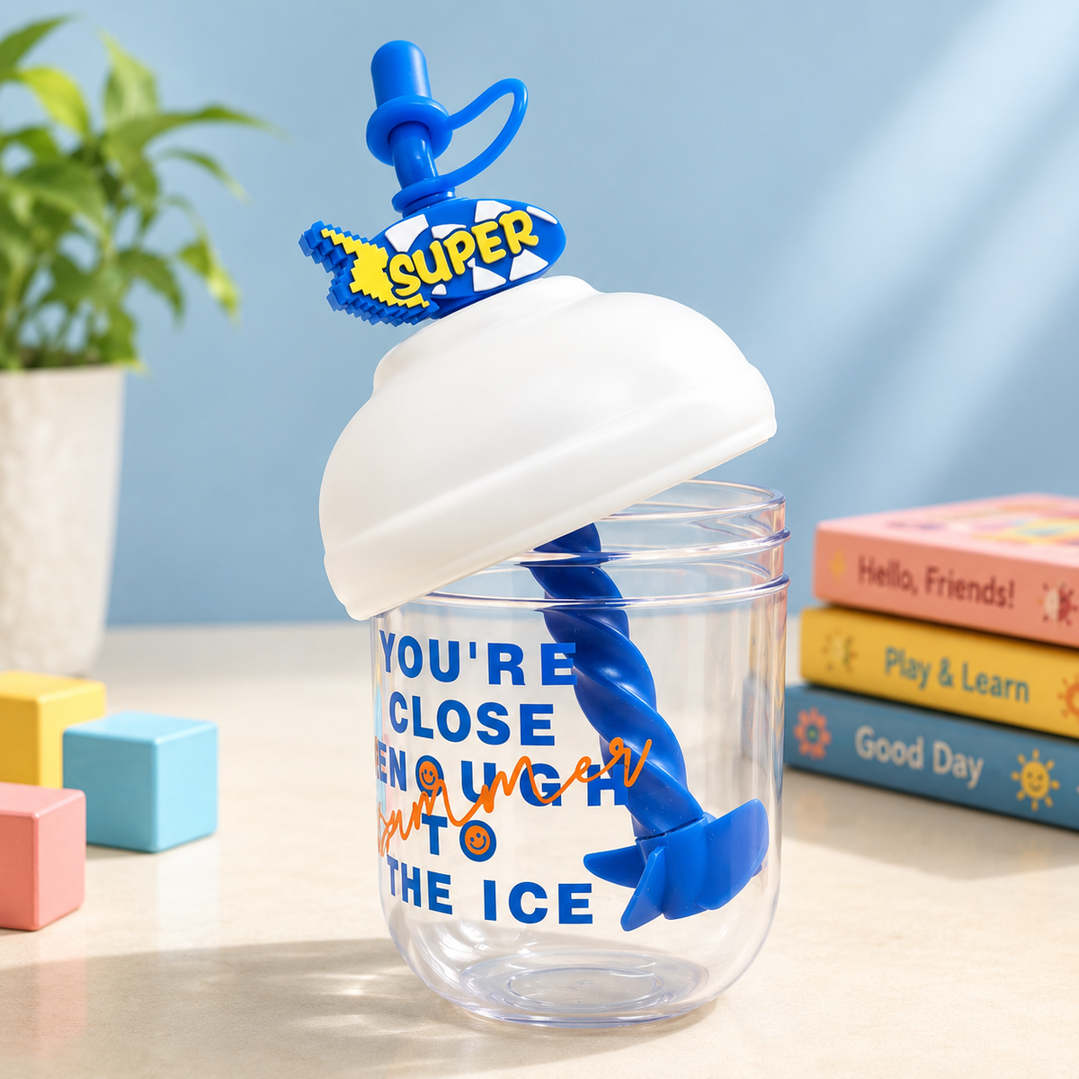 Sipper Cup with Twisted Straw & Spill-Resistant Lid 600 ml Plastic Sipper